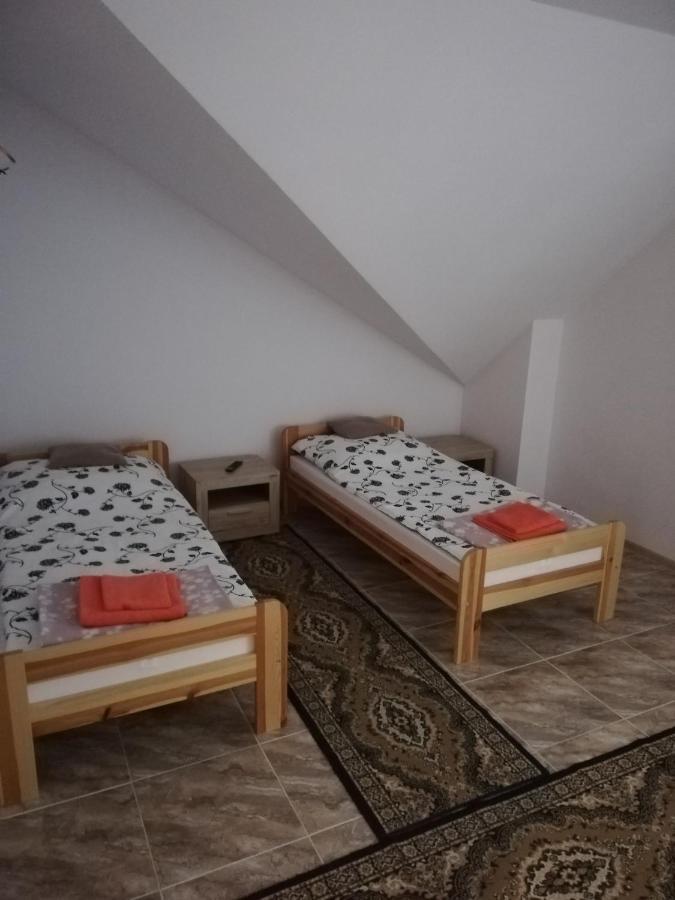 Potok 5 Hotel Zloczew Екстериор снимка