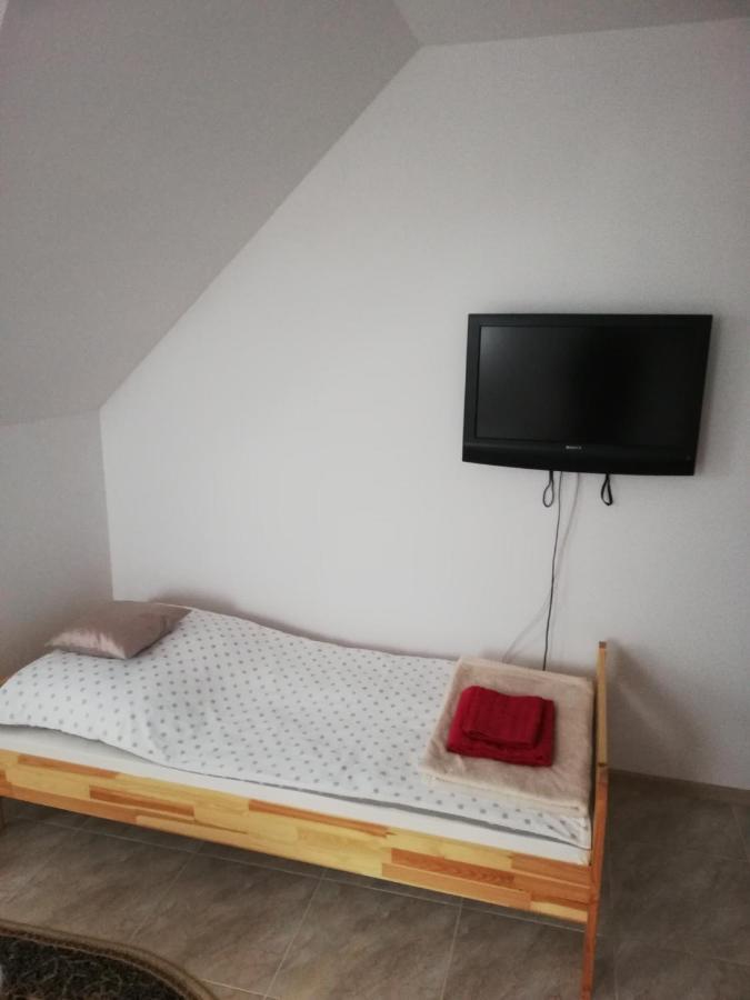 Potok 5 Hotel Zloczew Екстериор снимка