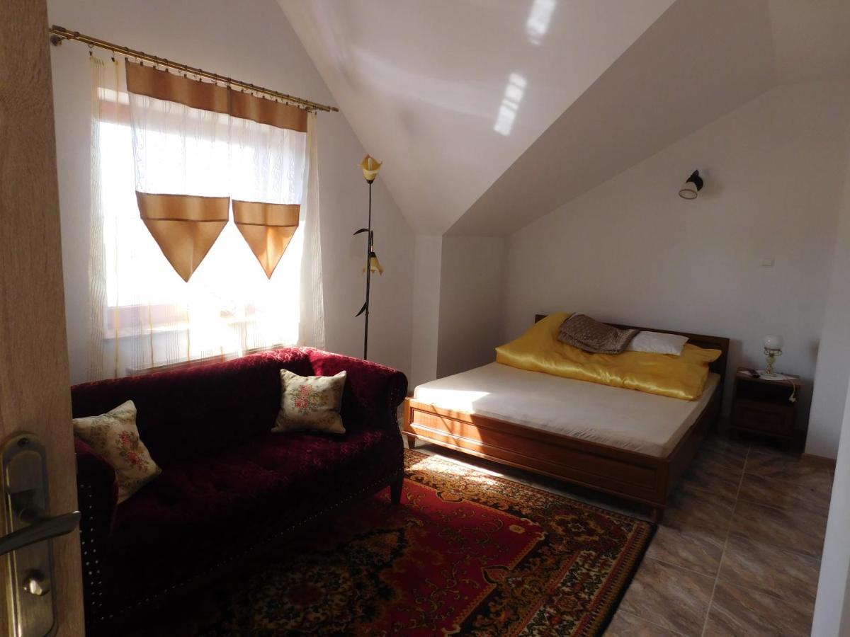 Potok 5 Hotel Zloczew Екстериор снимка